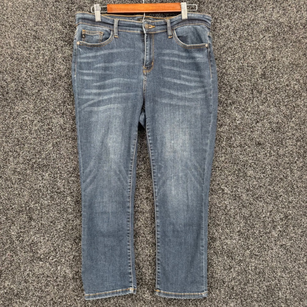 Judy Blue Capri Fit Jeans Medium Wash Stretch Denim Size 13/31 JB82154DK